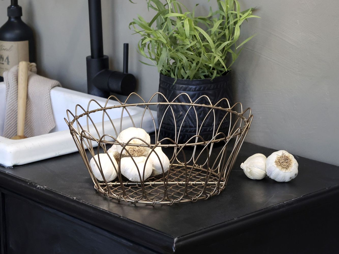 Mosazný antik kovový košík Fil de fer Basket - Ø 27*11 cm Chic Antique Mosazný antik kovový košík Fil de fer Basket - Ø 27*11 cm Chic Antique