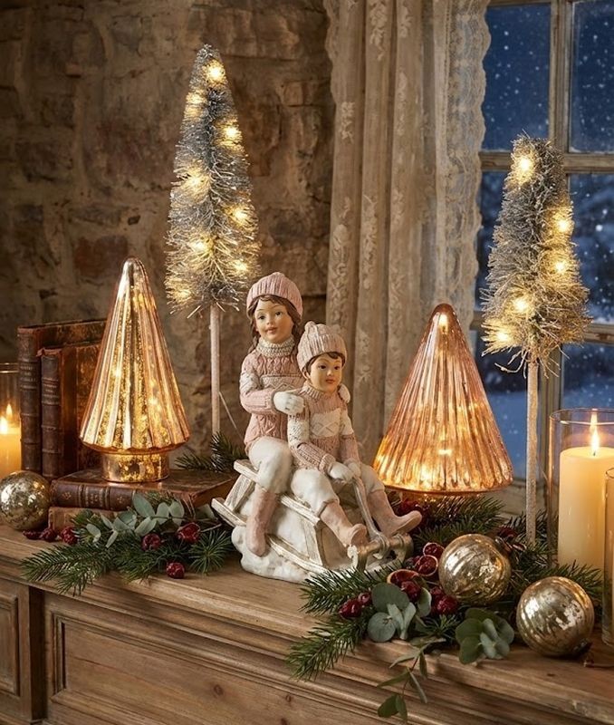 Bílo-růžová dekorace chlapec a dívka na saních - 13*7*16 cm J-Line by Jolipa Bílo-růžová dekorace chlapec a dívka na saních - 13*7*16 cm J-Line by Jolipa