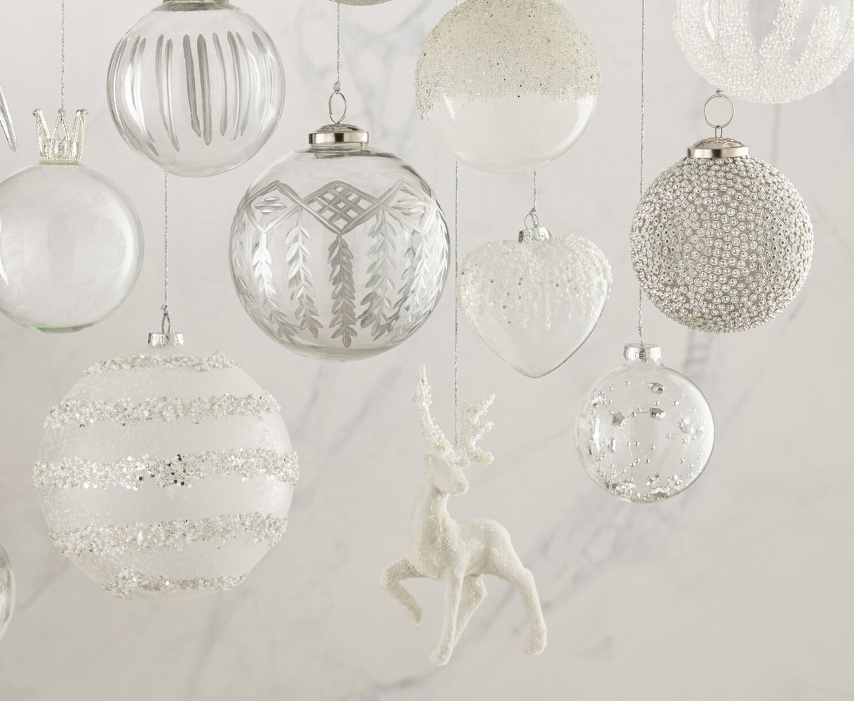 Krémová závěsná sametová dekorace Jelen - 10*3*17cm J-Line by Jolipa Krémová závěsná sametová dekorace Jelen - 10*3*17cm J-Line by Jolipa