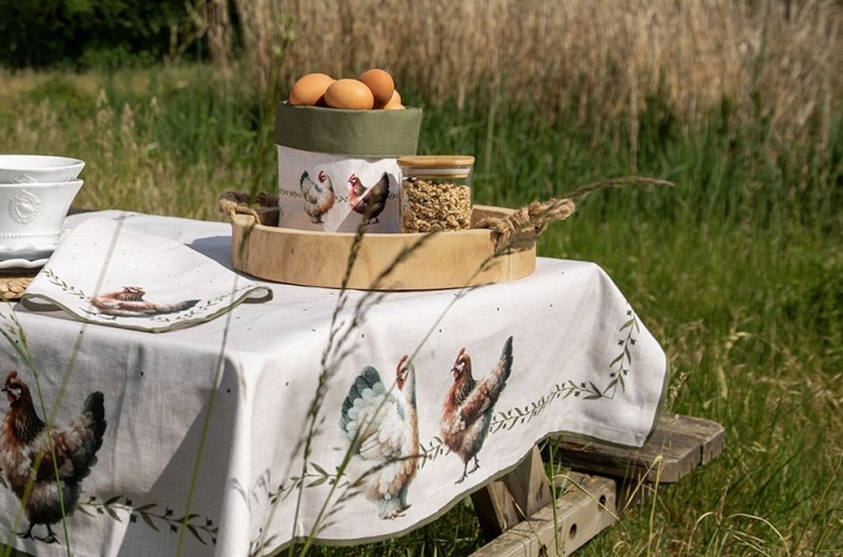 Béžový košík na pečivo se slepičkami Barnyard Chicken - 35*35*8 cm Clayre & Eef Béžový košík na pečivo se slepičkami Barnyard Chicken - 35*35*8 cm Clayre & Eef