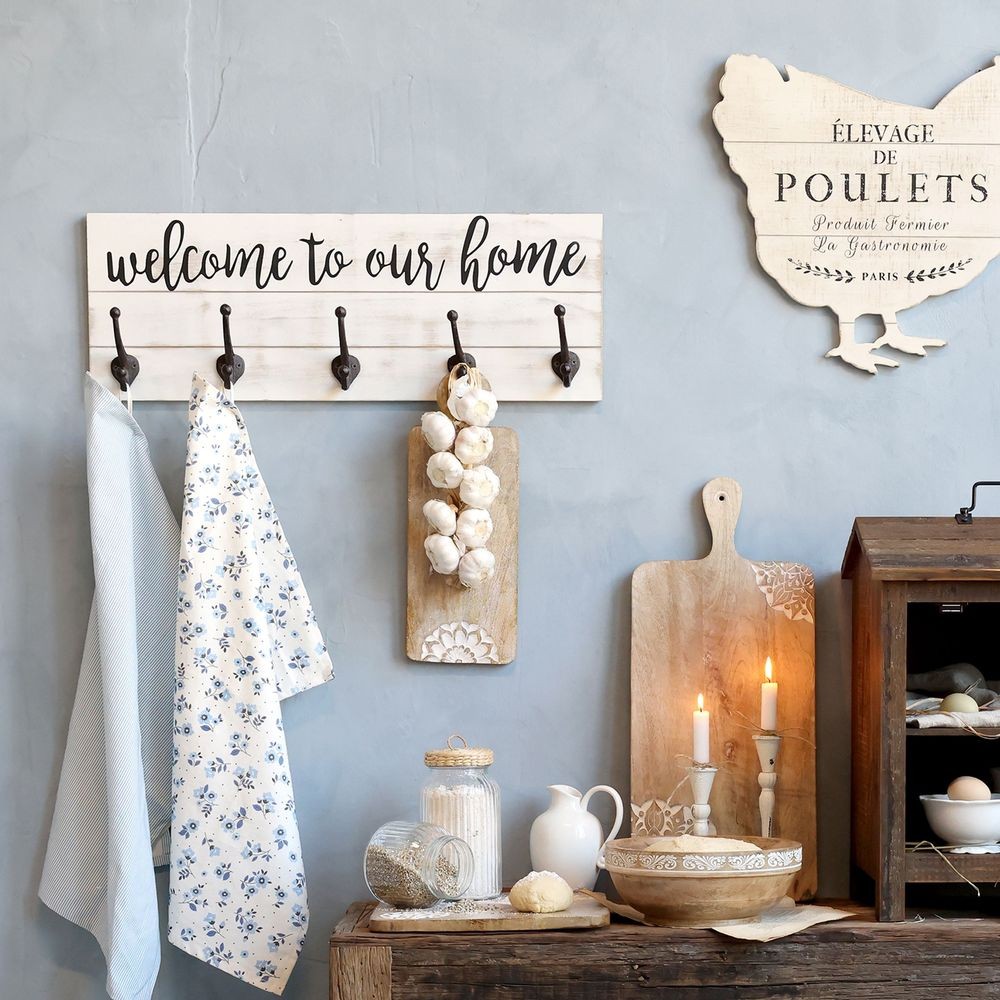 Krémový antik nástěnný věšák s háčky Welcome - 70*8*25 cm Chic Antique Krémový antik nástěnný věšák s háčky Welcome - 70*8*25 cm Chic Antique