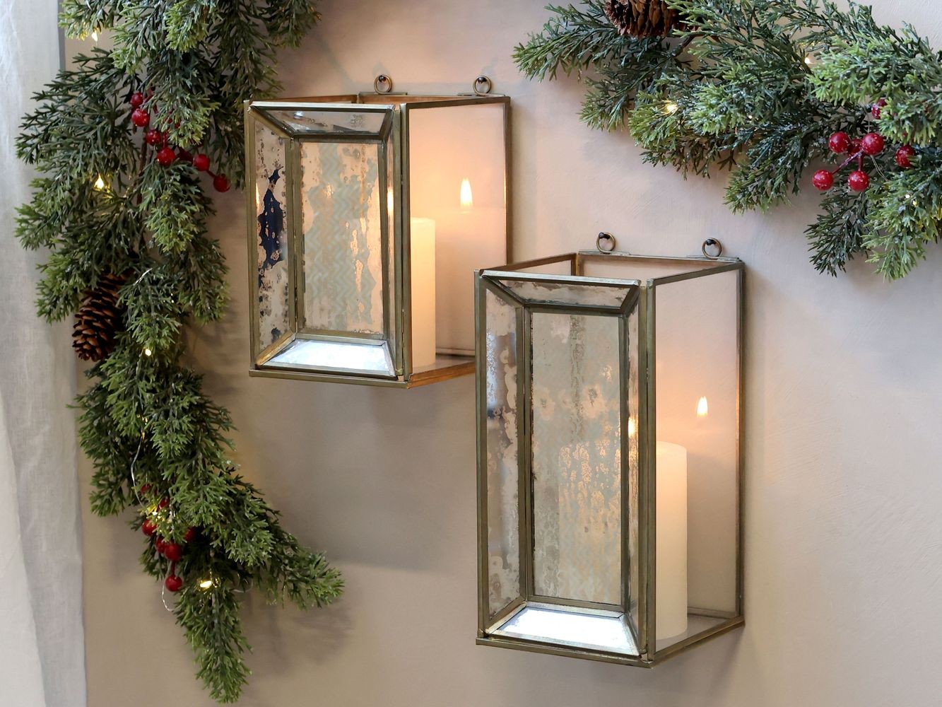 Mosazná antik nástěnná lucerna Jollie - 11*11*17 cm Chic Antique Mosazná antik nástěnná lucerna Jollie - 11*11*17 cm Chic Antique