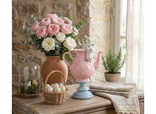 Dekorace králíčci na růžové konvičce na podstavci - 22*14*35 cm