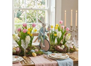 Dekorace zajíc na kole s dortem v ruce - 23*12*46 cm