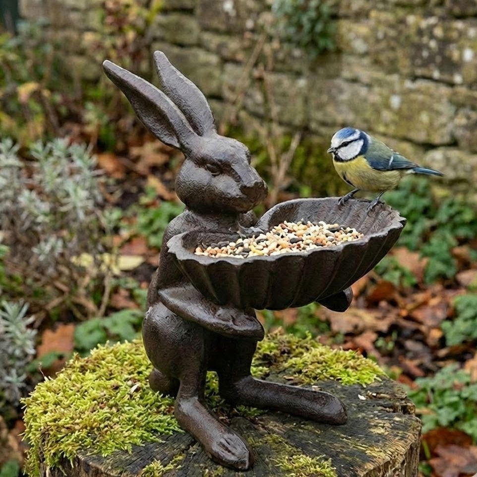 Hnědé antik litinové krmítko pro ptáčky zajíc - 16*13*17 cm