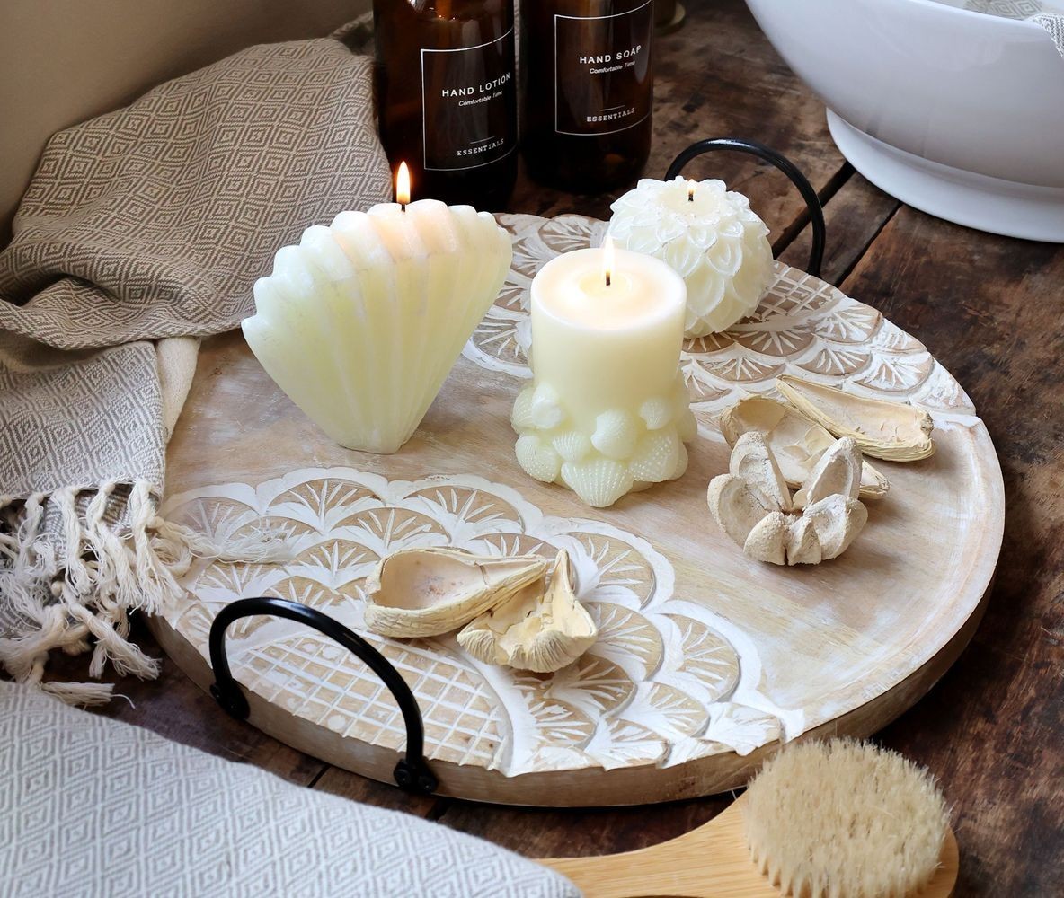 Dřevěný servírovací podnos z mangového dřeva s řezbami Tours - Ø 41cm Chic Antique Dřevěný servírovací podnos z mangového dřeva s řezbami Tours - Ø 41cm Chic Antique