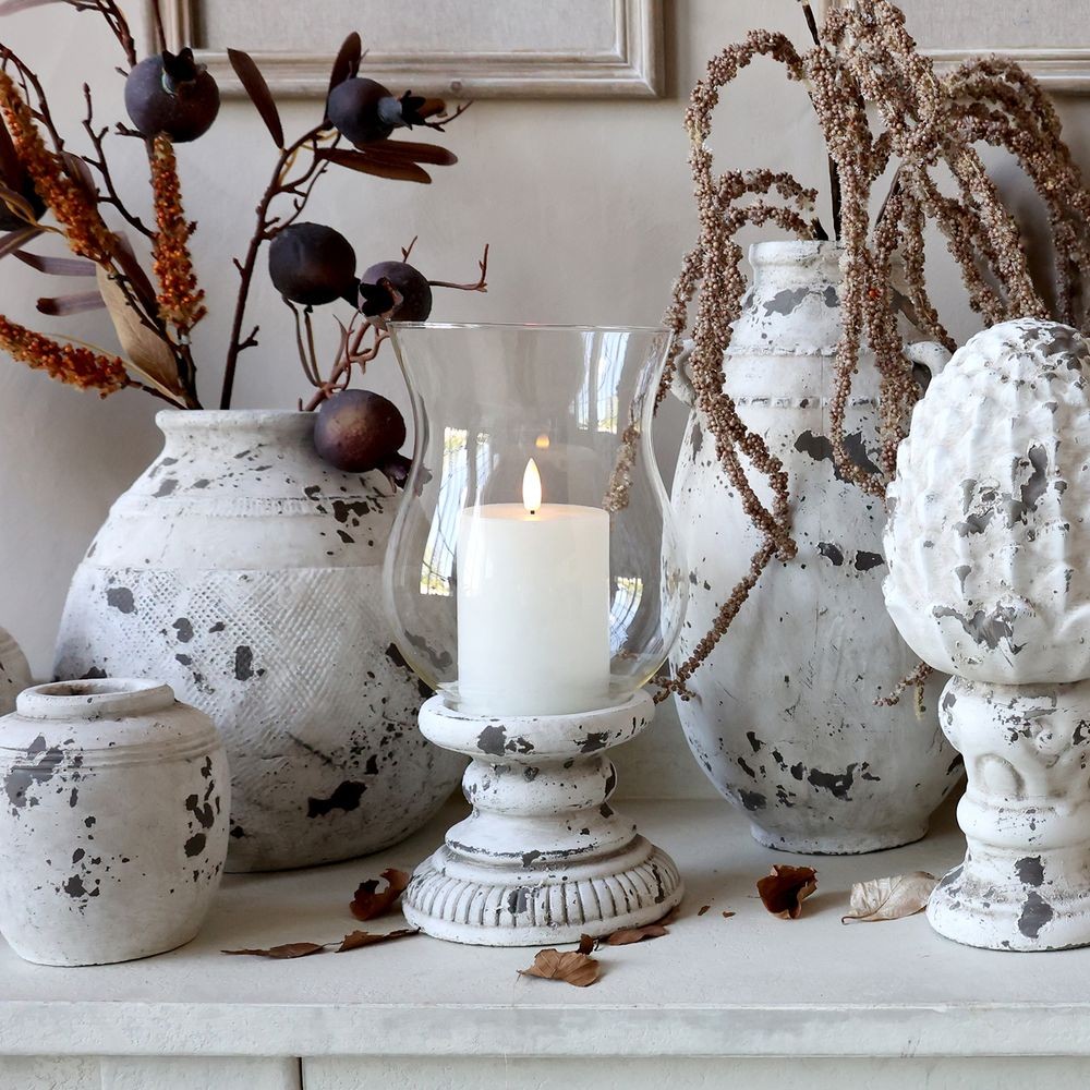 Šedý antik dekorační svícen Frejus - Ø 14*20 cm Chic Antique Šedý antik dekorační svícen Frejus - Ø 14*20 cm Chic Antique