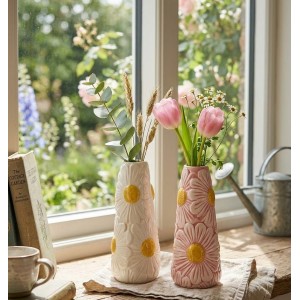 Bílá keramická vázička s reliéfem květů Jane Flower - Ø 8*18 cm