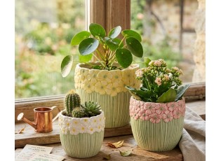 Žluto-zelený obal na květináč s reliéfem květů Jane Flower - Ø 15*13 cm