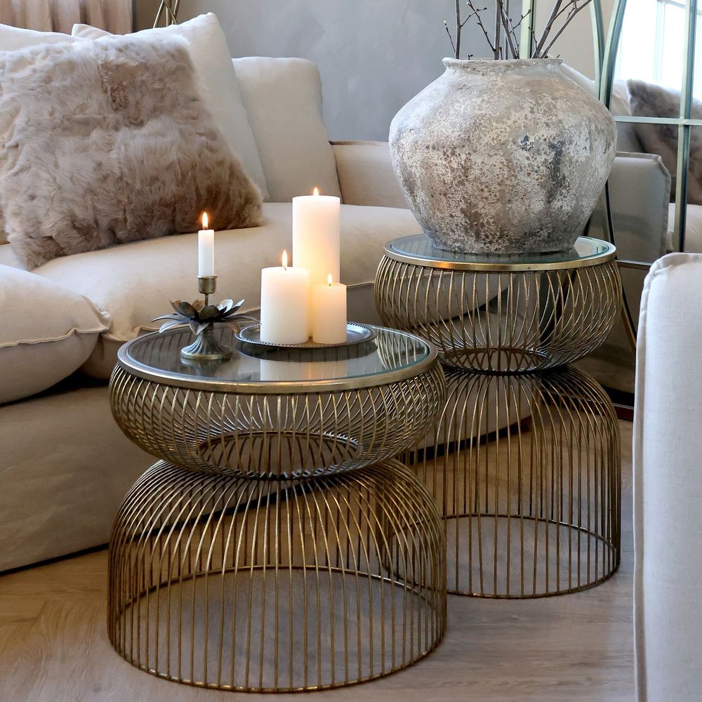 Mosazný antik kovový kulatý odkládací stolek Janne - Ø 40*51 cm Chic Antique Mosazný antik kovový kulatý odkládací stolek Janne - Ø 40*51 cm Chic Antique