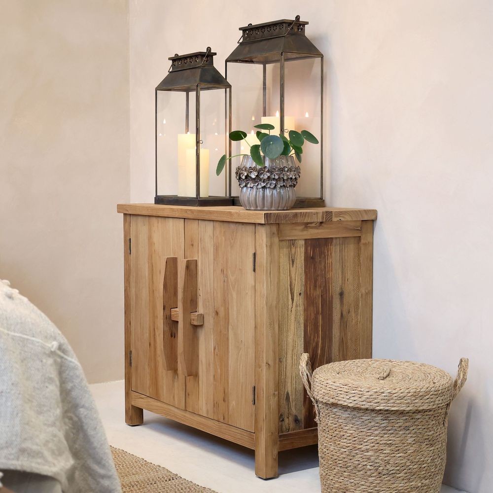 Přírodní dřevěná komoda se 2 dvířky Chennia - 80*43*72 cm Chic Antique Přírodní dřevěná komoda se 2 dvířky Chennia - 80*43*72 cm Chic Antique