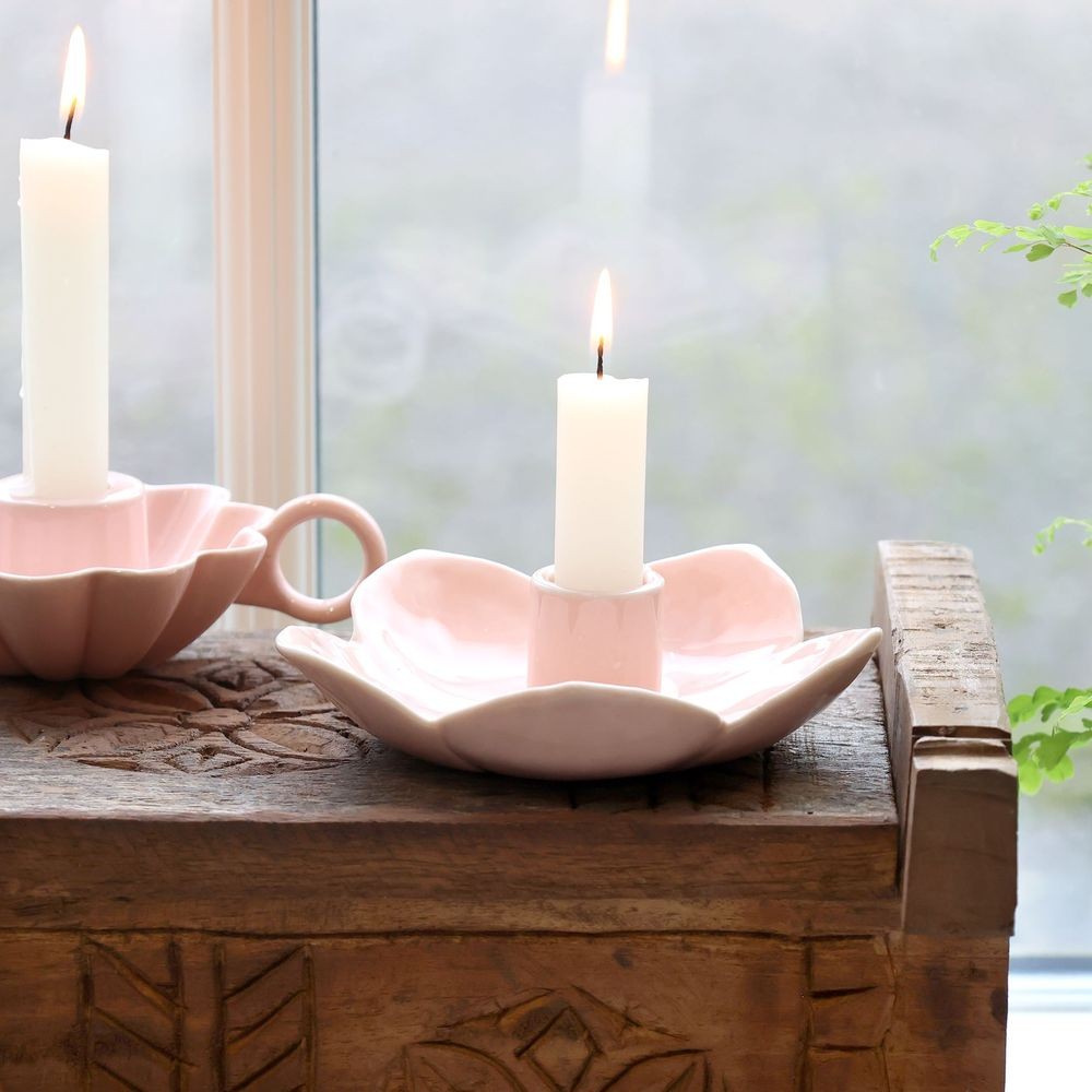 Růžový masivní keramický svícen ve tvaru květu Massy - Ø 13*3,5 cm Chic Antique Růžový masivní keramický svícen ve tvaru květu Massy - Ø 13*3,5 cm Chic Antique
