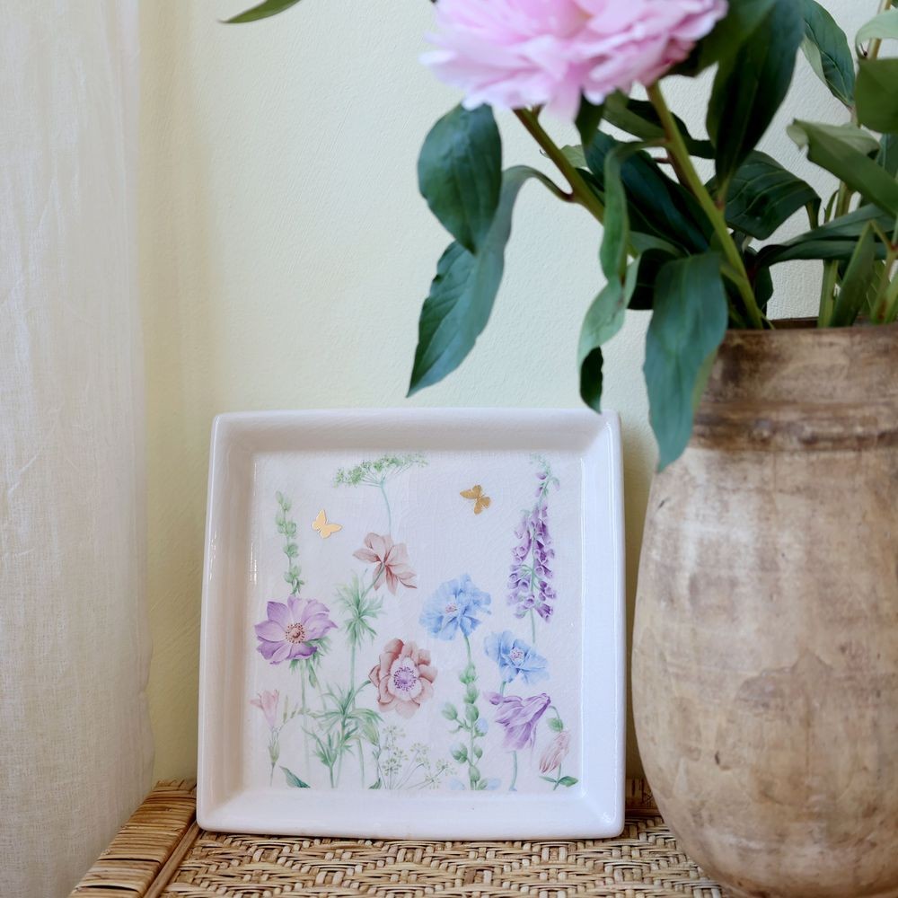 Krémový antik keramický podnos s květy Papillon Blossom - 21*21*2 cm