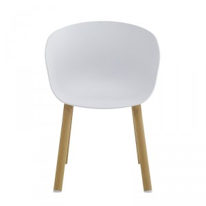 Bílá plastová jídelní židle s nohami v designu dřeva Tiopi - 54*51*82 cm
