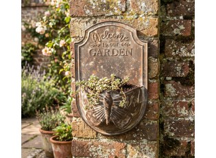 Hnědý antik plechový nástěnný držák na květiny Welcome Garden - 23*10*36 cm