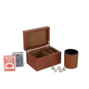 Hnědý box z umělé kůže s kartami a kostkami Cognacco - 17*12*10 cm