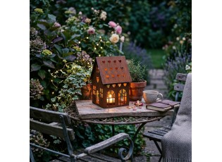 Rezavý svícen ve tvaru domku Rustic Charm - 14*15*22 cm