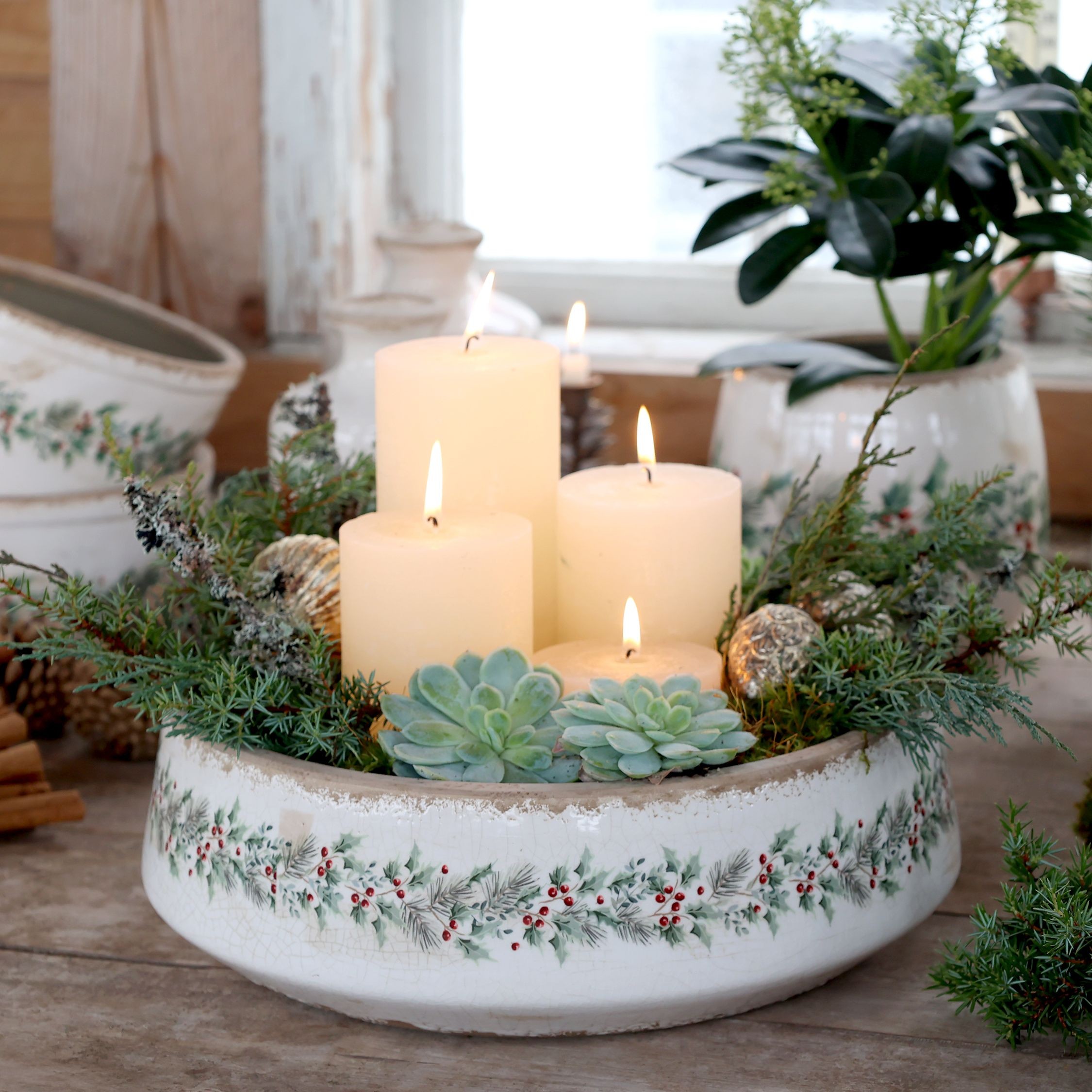 Béžová keramická mísa s cesmínou Holly Christmas Antique – Ø 30*10 cm