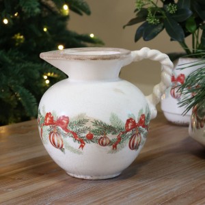 Béžový keramický džbán s vánočními ozdobami Christmas Bow & Bauble – 20,5*18,5 cm