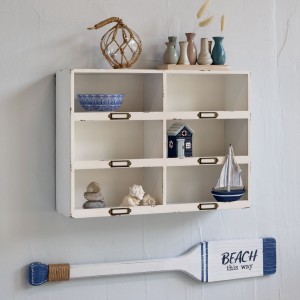 Bílá antik nástěnná polička Chic Antique s 6 přihrádkami – 50*14,5*37 cm