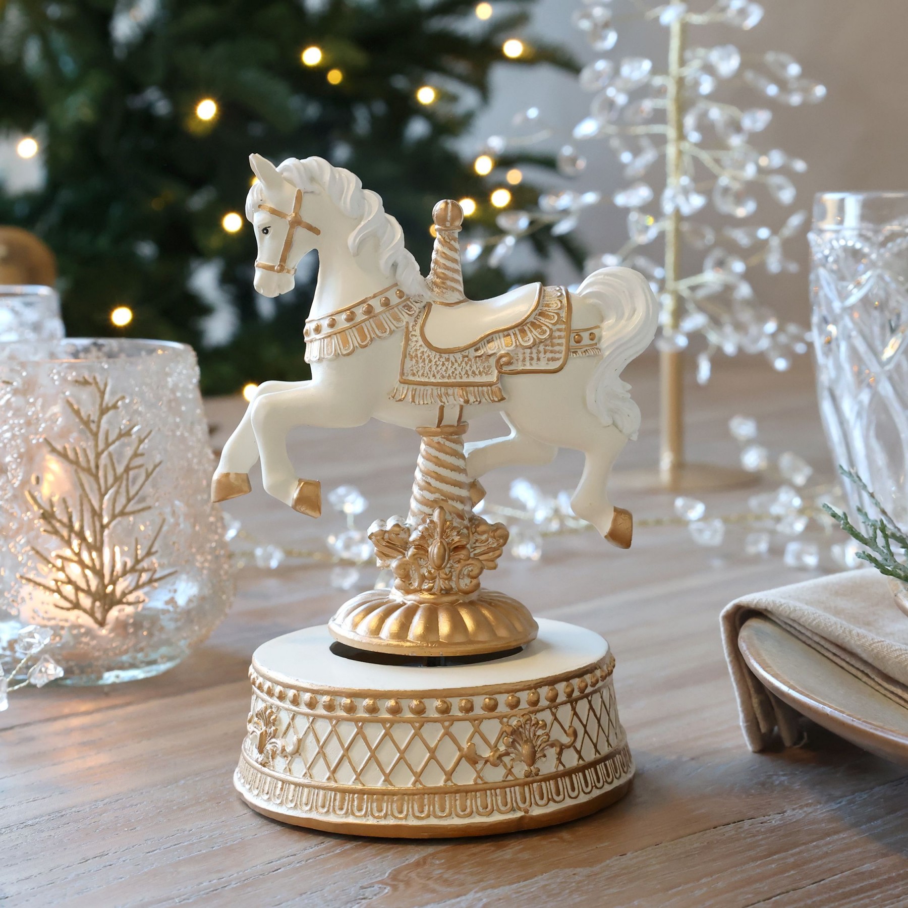 Krémová sntik hudební skříňka Noël s koníkem – 12*11*17,5 cm
