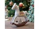 Dekorace figurka houpací koník Cherry Noël s dárky – 18*4*18 cm Chic Antique