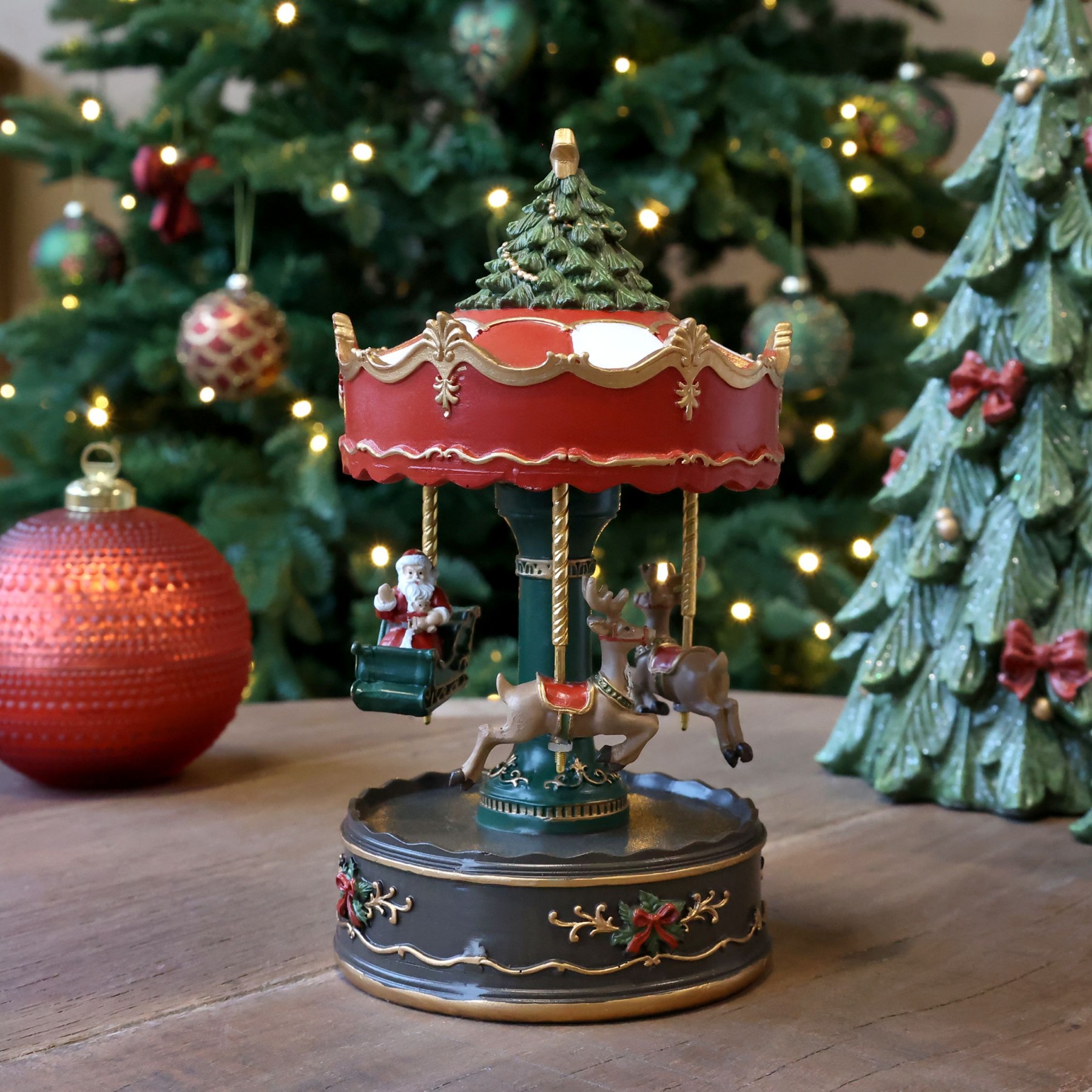Hudební natahovací skřínka Noël s kolotočem z polyresinu – Ø 12*22 cm