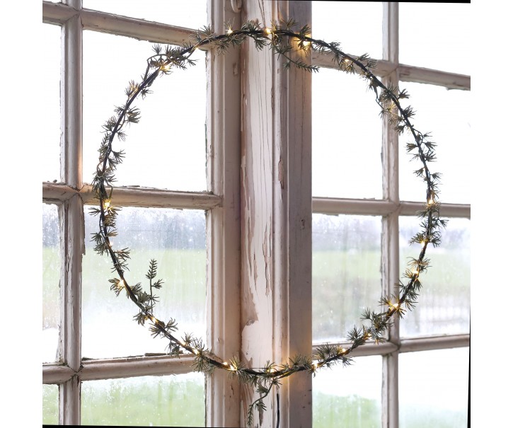 Zelený věnec Fleur s jehličím a se 30 LED světýlky – Ø 50 cm / 3AA Chic Antique