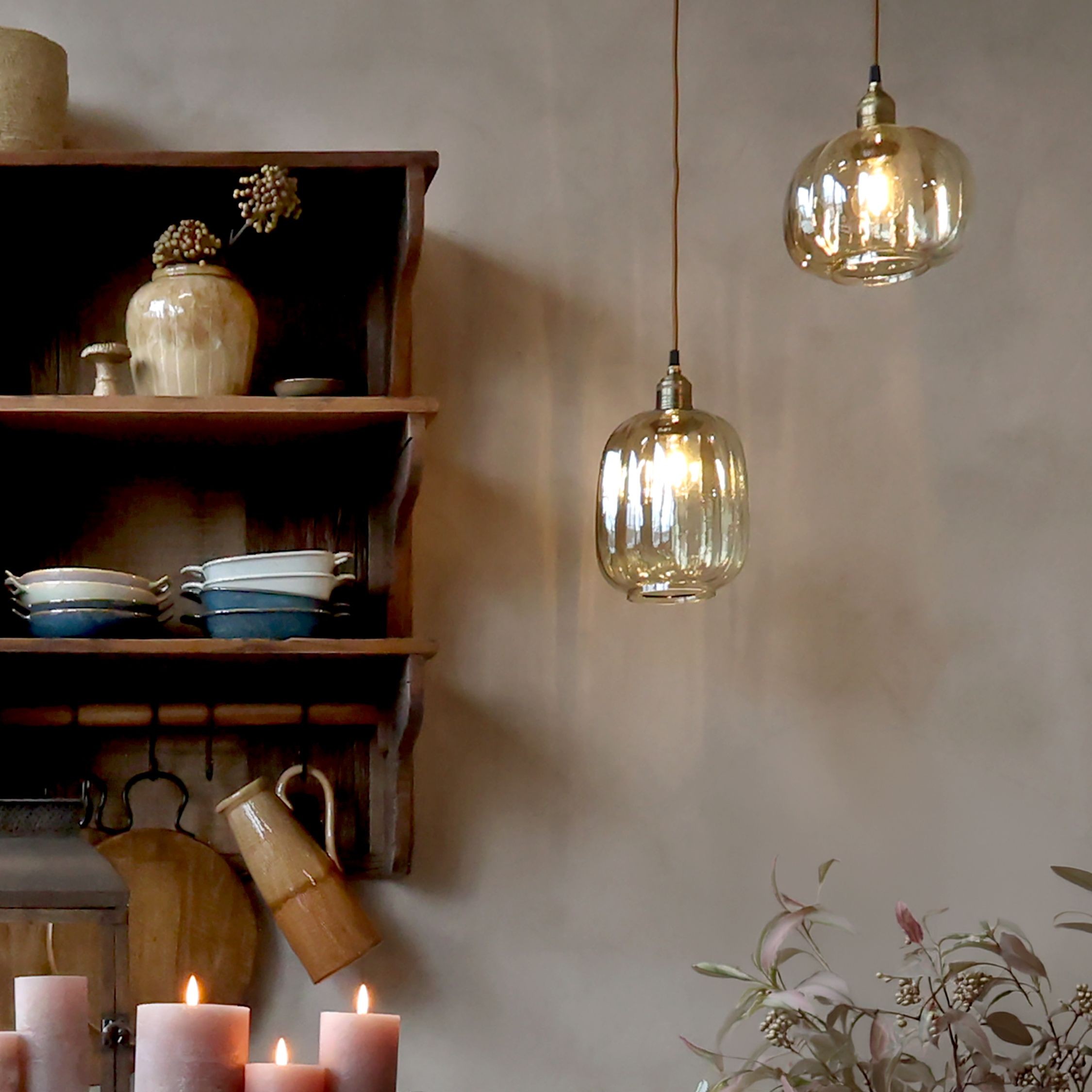 Skleněná lampa s kouřovým sklem a mosazným vrškem – Ø 19*29 cm / 40W/ E27 Chic Antique Skleněná lampa s kouřovým sklem a mosazným vrškem – Ø 19*29 cm / 40W/ E27 Chic Antique
