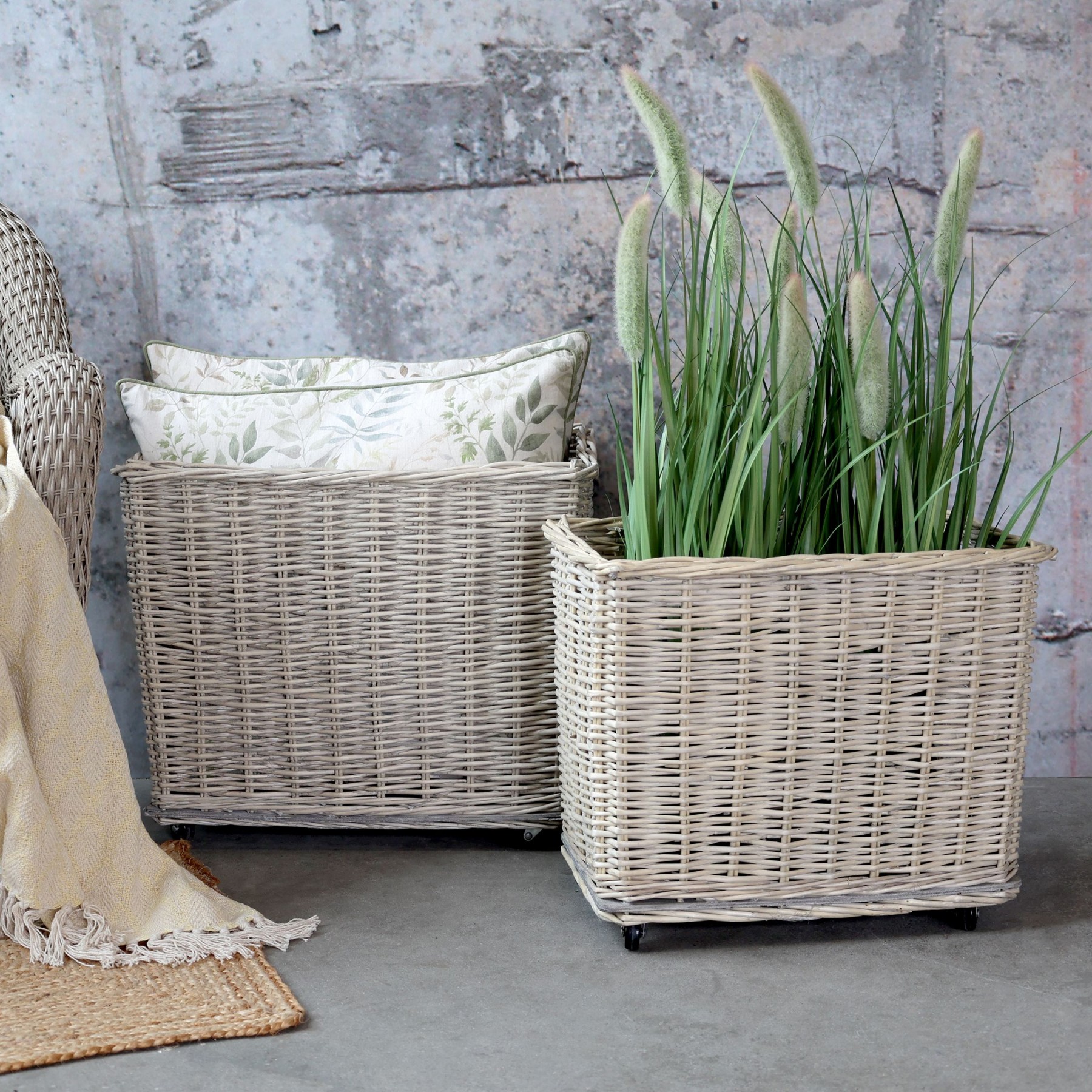 Sada 2ks proutěných košů French Basket Grey s kolečky – 59*41*50/ 51*33*45 cm