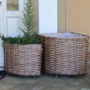 Sada 2ks hnědých rohových košů French Basket Nature s kolečky – 62*62*55/ 47*47*45 cm