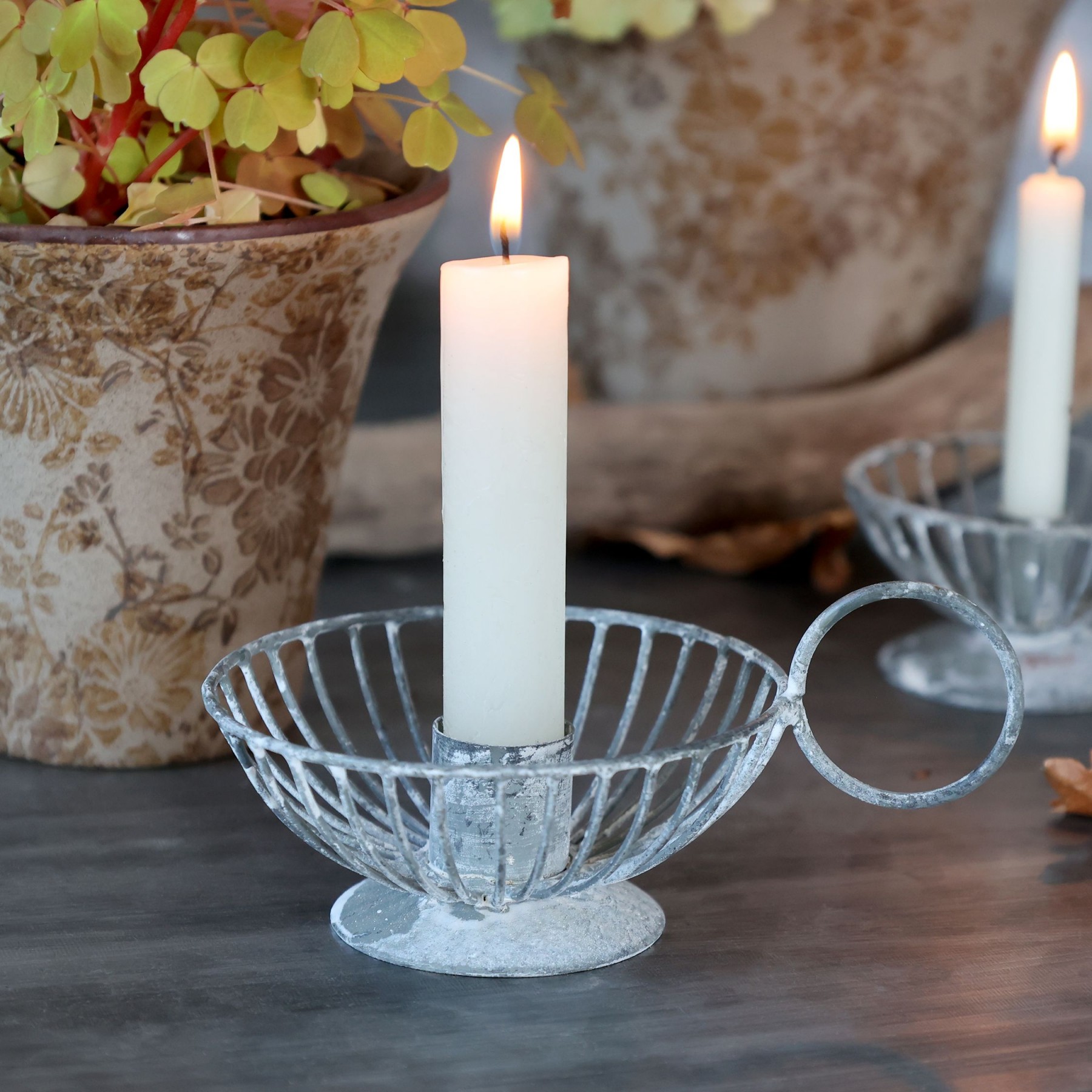 Šedý antik kovový svícen na úzkou svíčku Chamberstick – 13*9*6 cm / Ø 2cm