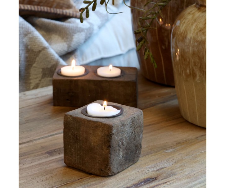 Svícen Grimaud z recyklovaného dřeva s jedním držákem na svíčku – 6*6*6 cm Chic Antique