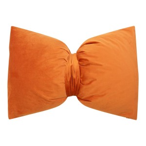 Oranžový sametový polštář ve tvaru mašle Bow orange – 40*60*10 cm