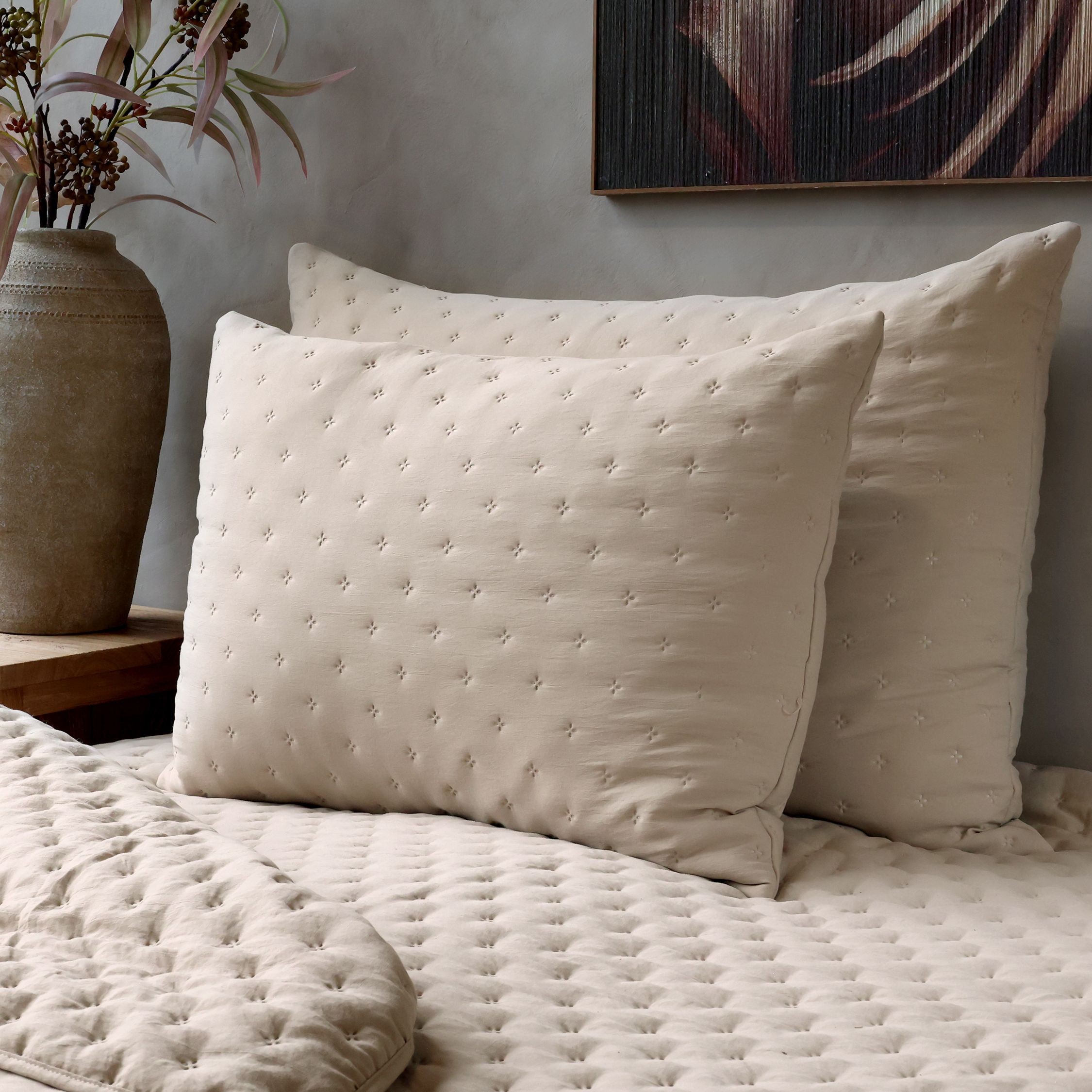 Měkký béžový povlak na polštář Aix Soft – 70*50 cm Chic Antique Měkký béžový povlak na polštář Aix Soft – 70*50 cm Chic Antique
