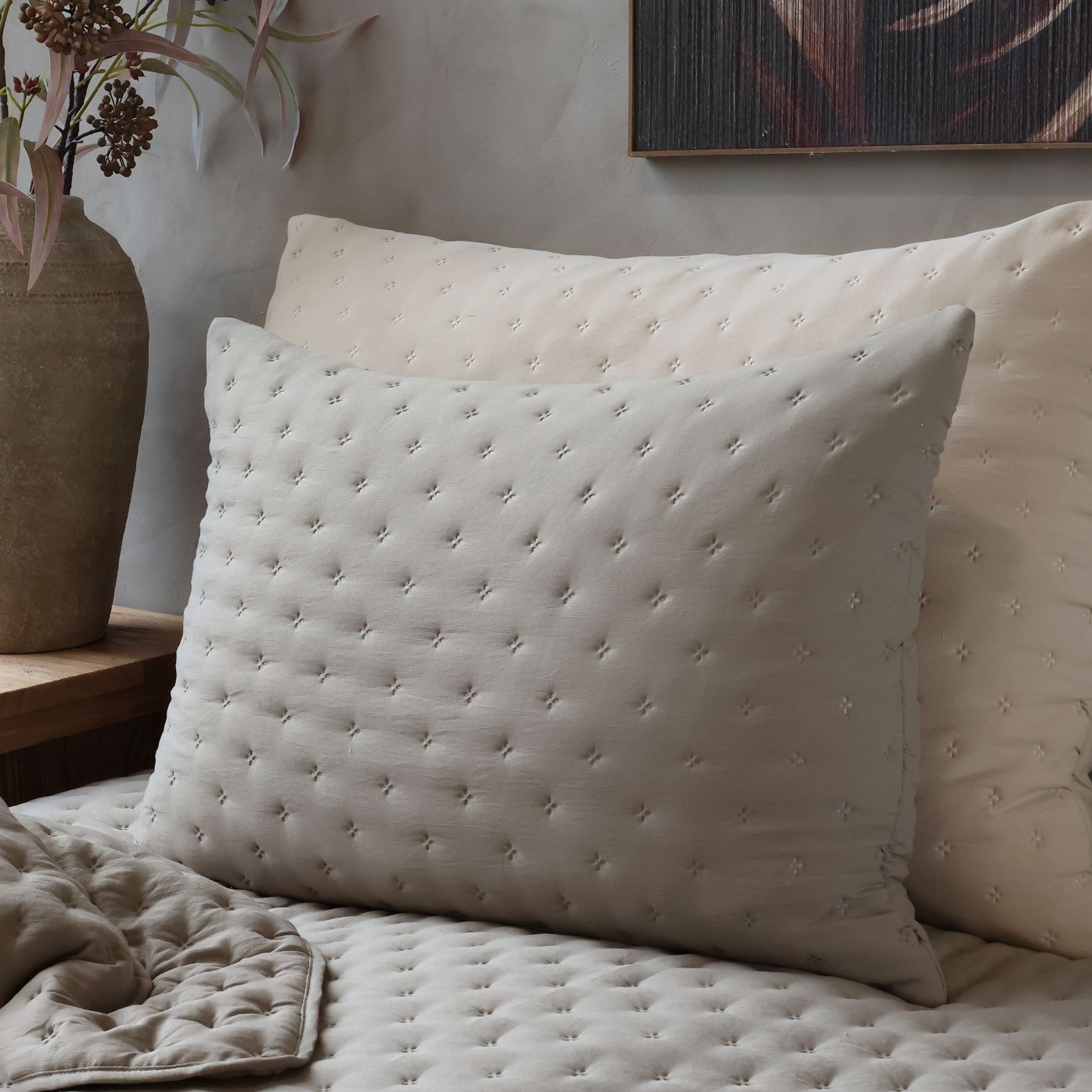 Měkký taupe povlak na polštář Aix Soft – 70*50 cm Chic Antique Měkký taupe povlak na polštář Aix Soft – 70*50 cm Chic Antique
