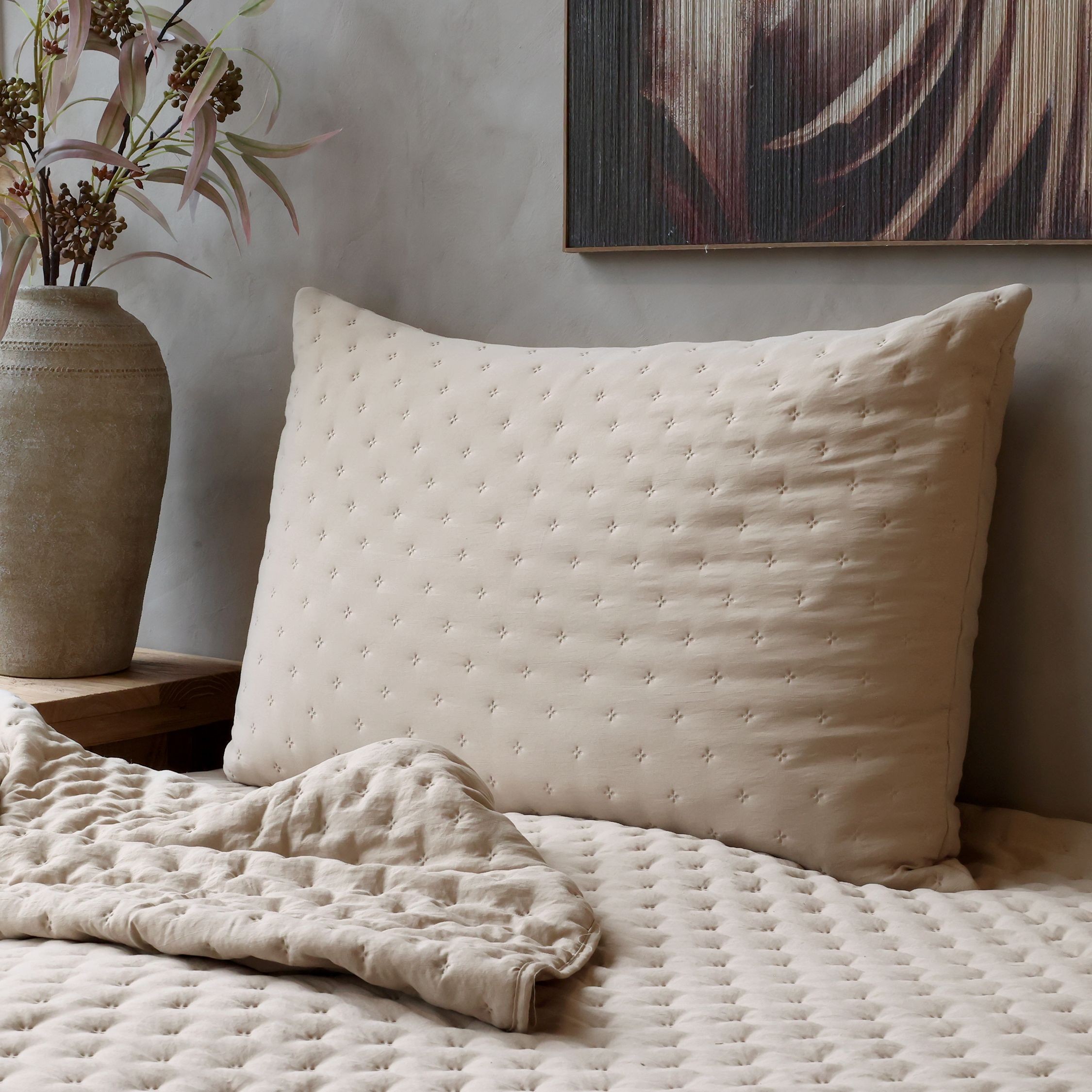 Měkký béžový povlak na polštář Aix Soft – 90*60 cm Chic Antique Měkký béžový povlak na polštář Aix Soft – 90*60 cm Chic Antique