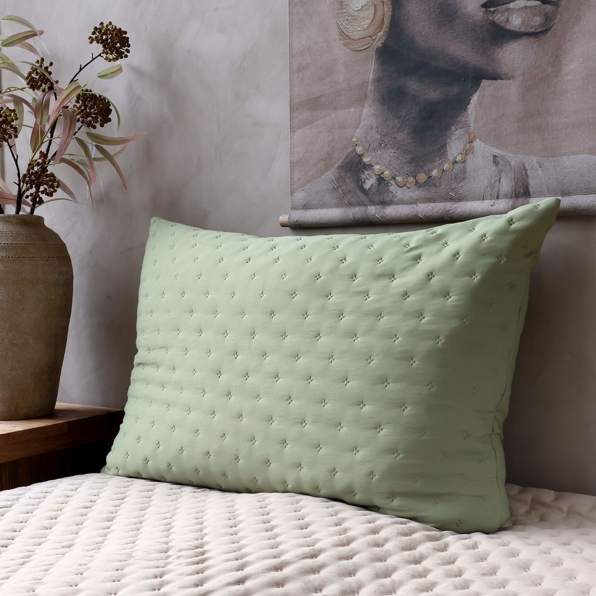 Měkký zelený povlak na polštář Aix Soft – 90*60 cm Chic Antique Měkký zelený povlak na polštář Aix Soft – 90*60 cm Chic Antique