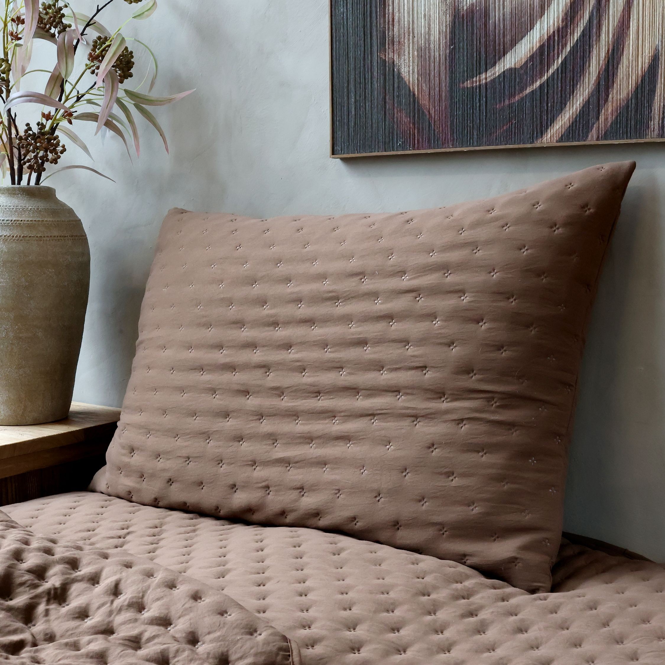 Měkký hnědý povlak na polštář Aix Soft – 90*60 cm Chic Antique Měkký hnědý povlak na polštář Aix Soft – 90*60 cm Chic Antique