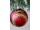Červená skleněná vánoční ozdoba s girlandou Chic Bauble – Ø 8 cm Chic Antique