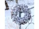 Věnec Fleur s borovými šiškami a sněhem v přírodní hnědé – Ø 33 cm Chic Antique