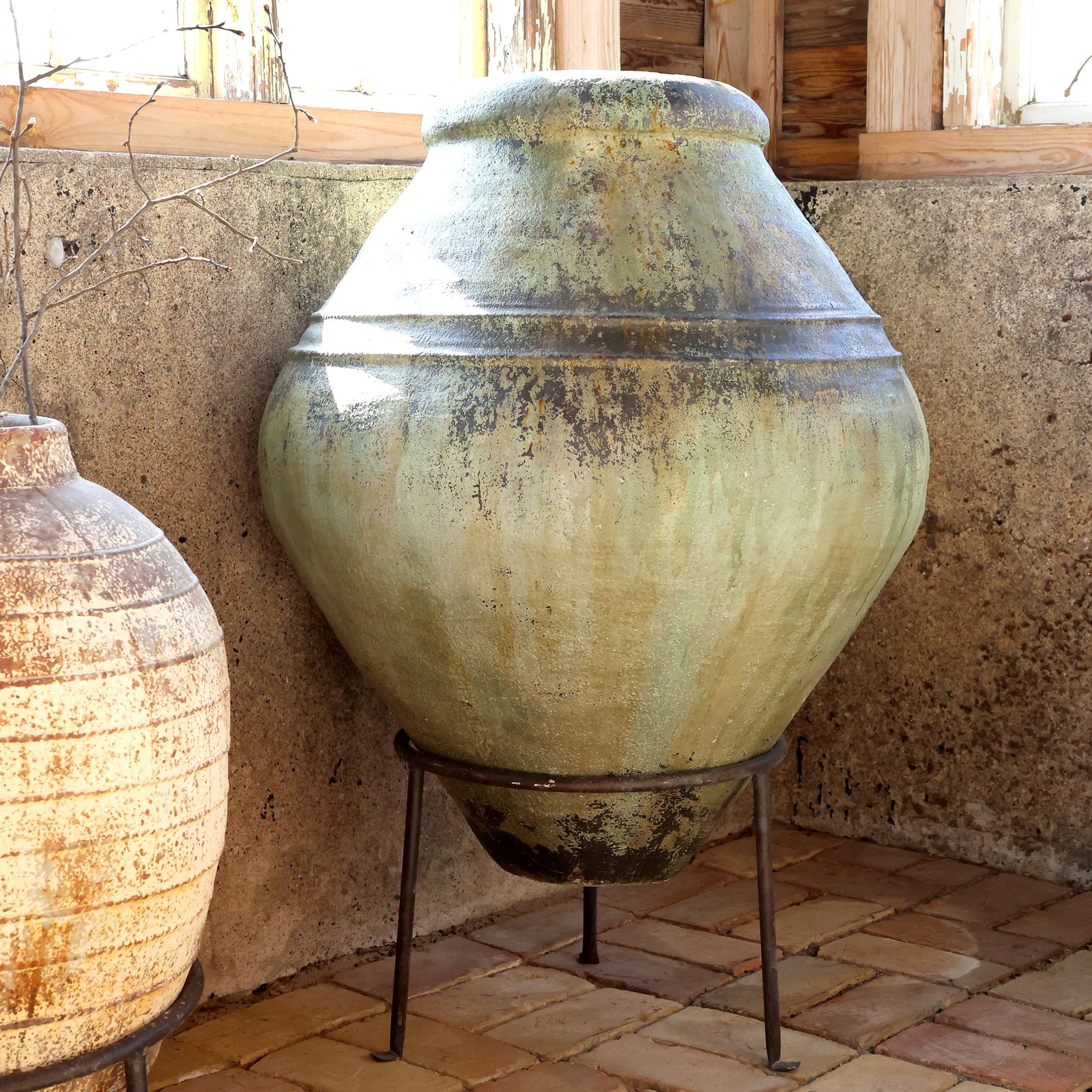 Zelený antik květináč s podstavcem Chic Antique – Ø 75*103,5 cm Chic Antique Zelený antik květináč s podstavcem Chic Antique – Ø 75*103,5 cm Chic Antique