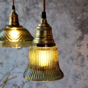 Elegantní skleněný lustr s vroubkatým zeleným stínidlem Olive Brass – Ø 12*17 cm