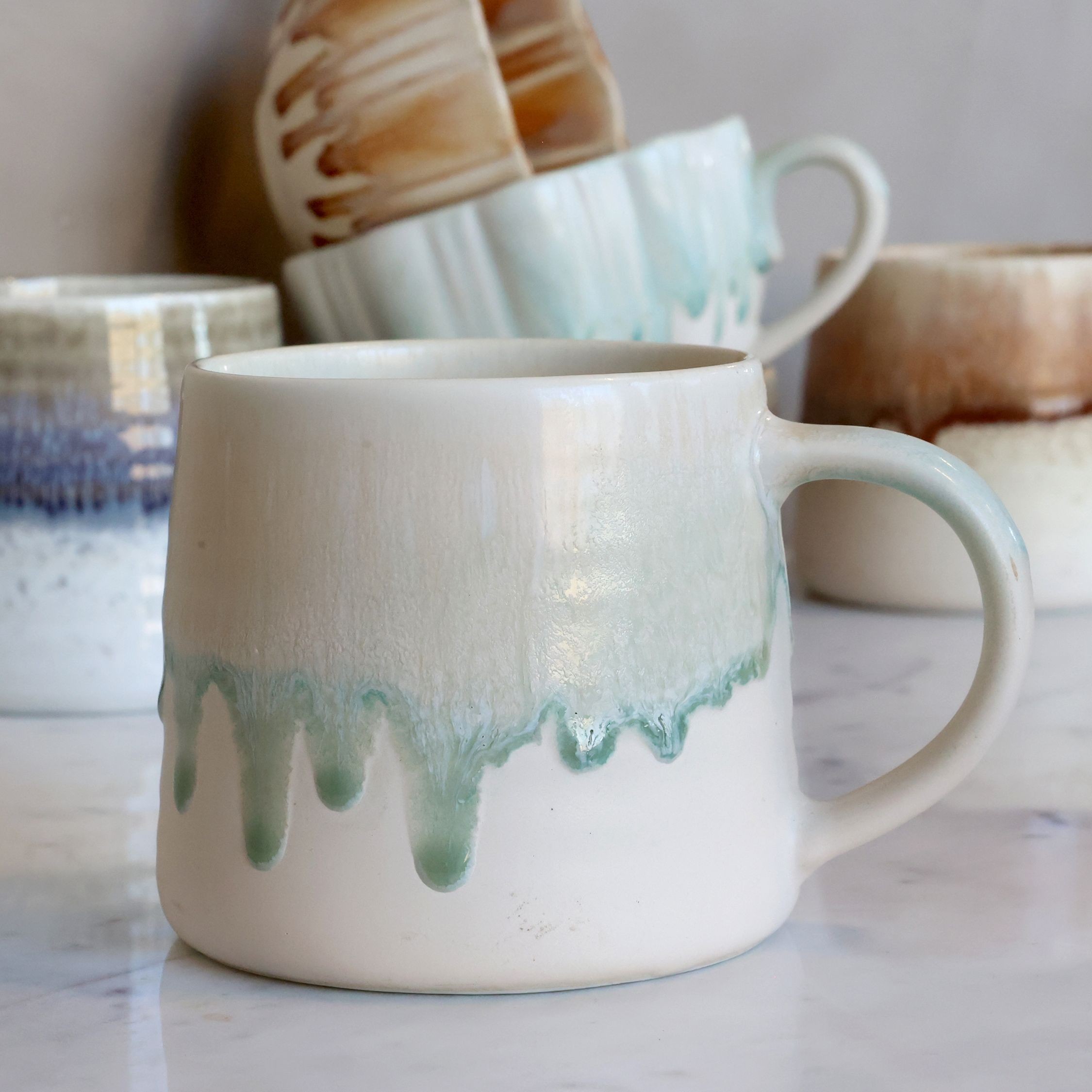 Porcelánový hrnek se stékající glazurou New Bone China Verte – Ø 8*8,5 cm Chic Antique Porcelánový hrnek se stékající glazurou New Bone China Verte – Ø 8*8,5 cm Chic Antique