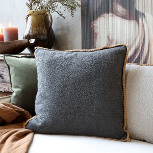 Granitový povlak na polštář Aix s texturovaným povrchem a výrazným lemem – 50*50 cm