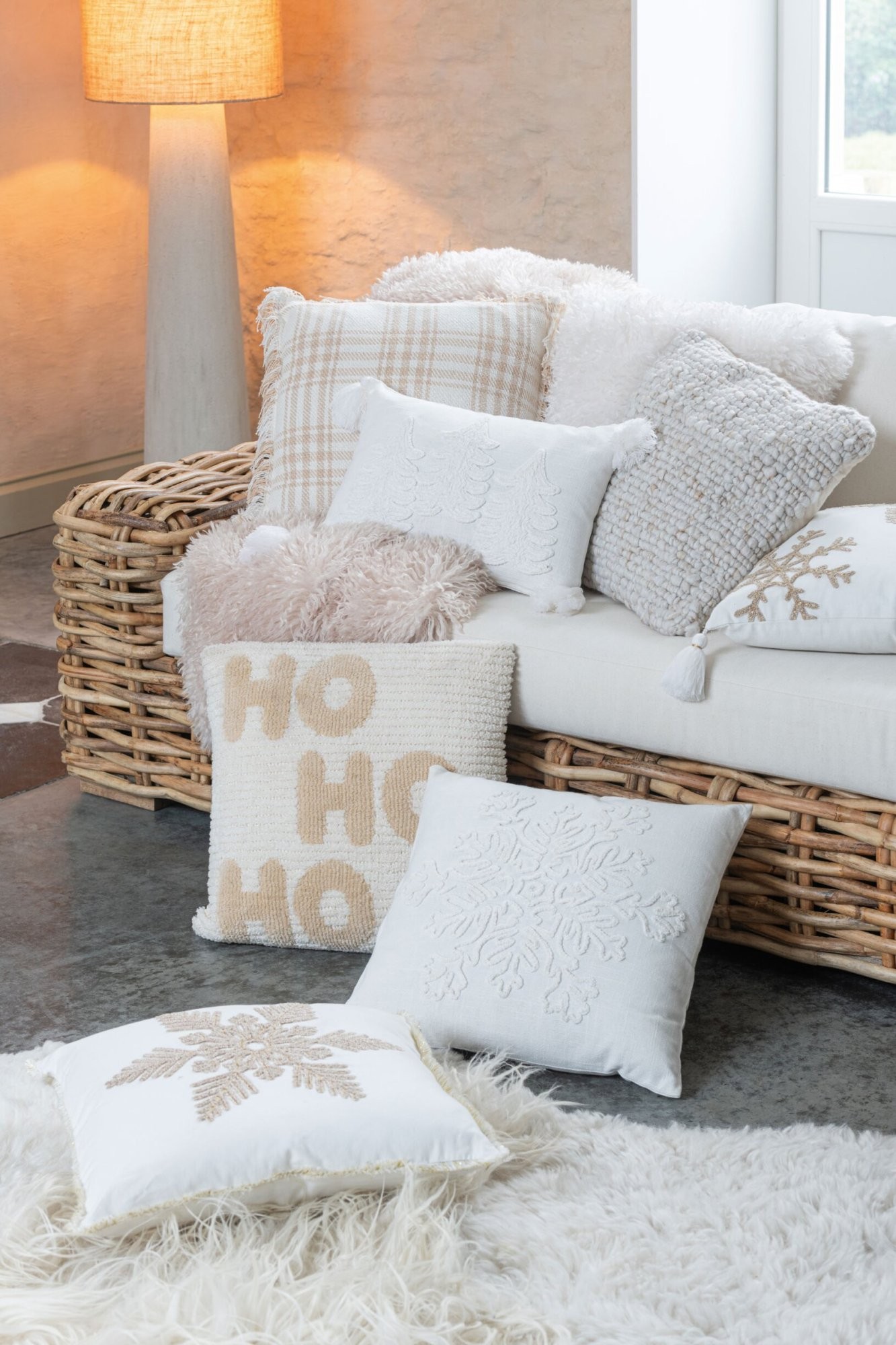 Béžovobílý vánoční polštář se sněhovou vločkou Snowflake – 45*45*15 cm J-Line by Jolipa Béžovobílý vánoční polštář se sněhovou vločkou Snowflake – 45*45*15 cm J-Line by Jolipa