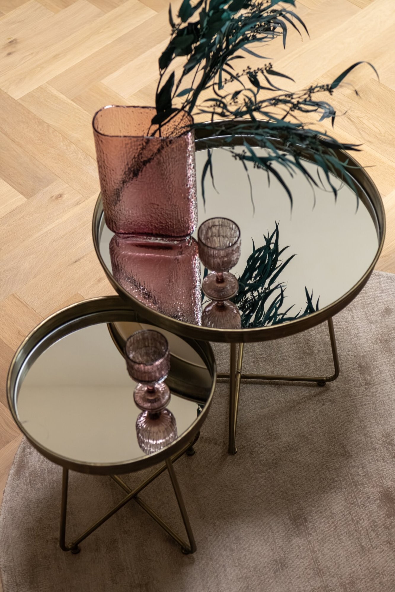 Sada 2 mosazných odkládacích stolků se zrcadlem – Ø 62*60/ Ø 42*52 cm J-Line by Jolipa Sada 2 mosazných odkládacích stolků se zrcadlem – Ø 62*60/ Ø 42*52 cm J-Line by Jolipa