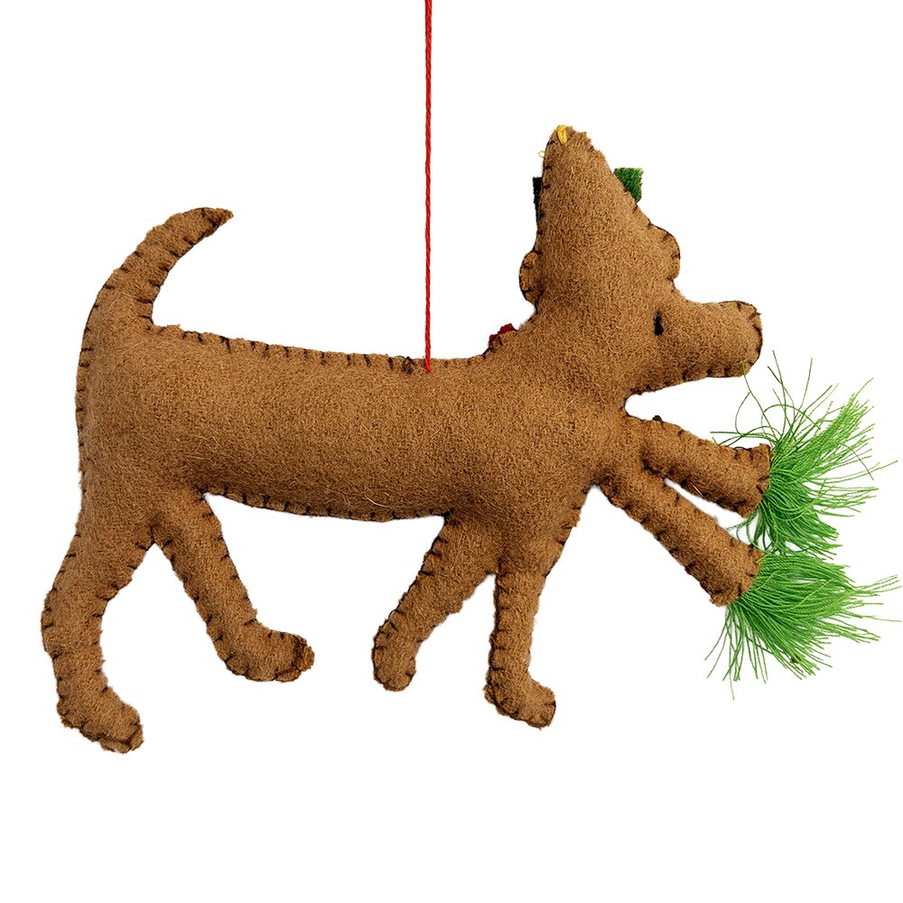 Vánoční dekorace na zavěšení Pes hnědý plst – 14*2*11 cm Clayre & Eef Vánoční dekorace na zavěšení Pes hnědý plst – 14*2*11 cm Clayre & Eef
