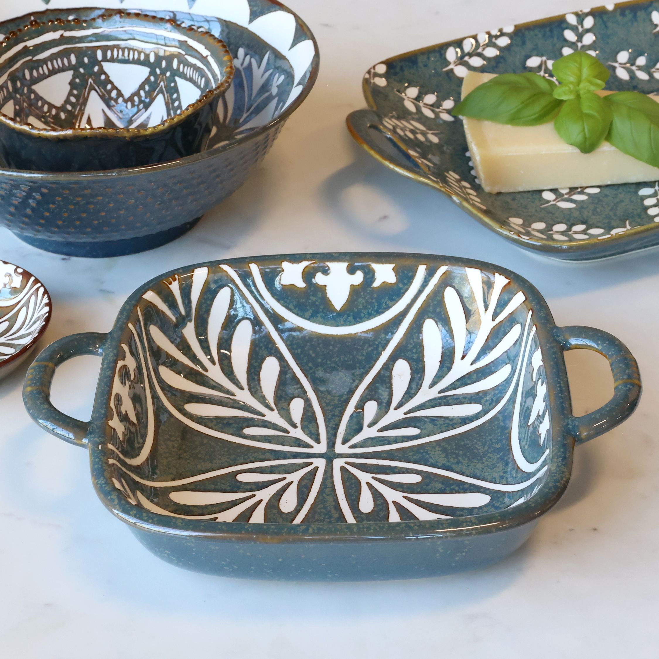Porcelánová opálová zapékací miska Arés Ramekin s úchyty – 18*18*4,5 cm Chic Antique Porcelánová opálová zapékací miska Arés Ramekin s úchyty – 18*18*4,5 cm Chic Antique