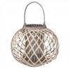 Dřevěná lucerna Brisa vel. XL - Ø 47*36 cm Materiál: dřevo, skloBarva: přírodní se šedou patinou Krásná dřevěná lucerna Vám bude dělat příjemnou společnost nejen za letních večerů. Lucerna má uvnitř skleněnou nádobu na svíčku. Lucerna bude krásným prvkem na zemi nebo pověšená pod pergolou.